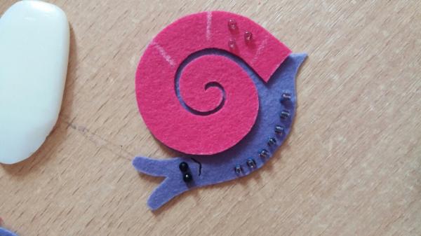 Brooch made of felt snail. Master Class.