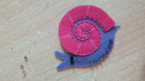 Brooch made of felt snail. Master Class.